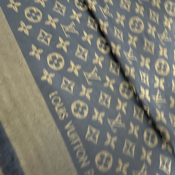 Louis Vuitton Silk Monogram Wrap/Shawl Scarf. - Picture 16 of 16